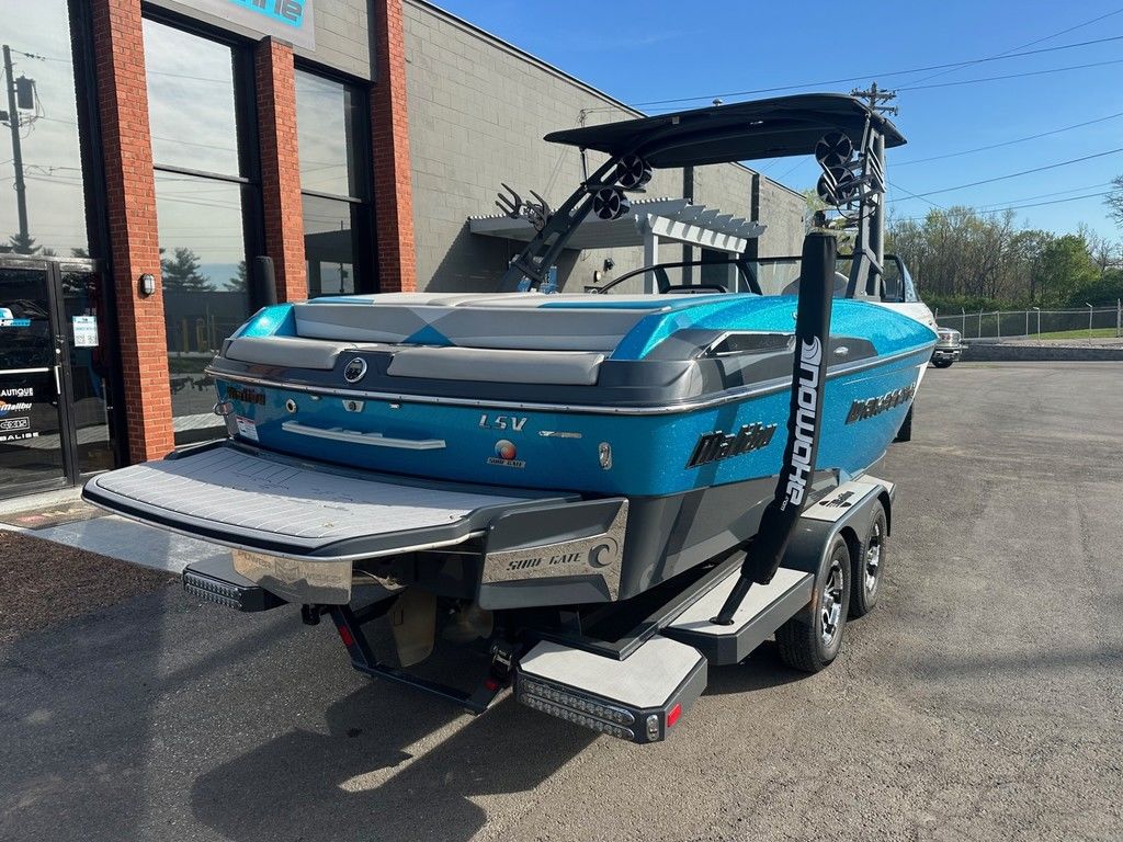 2016 Malibu Boats 23 LSV