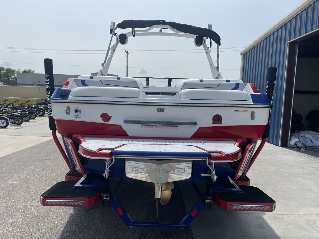 2024 Malibu Boats 22 LSV