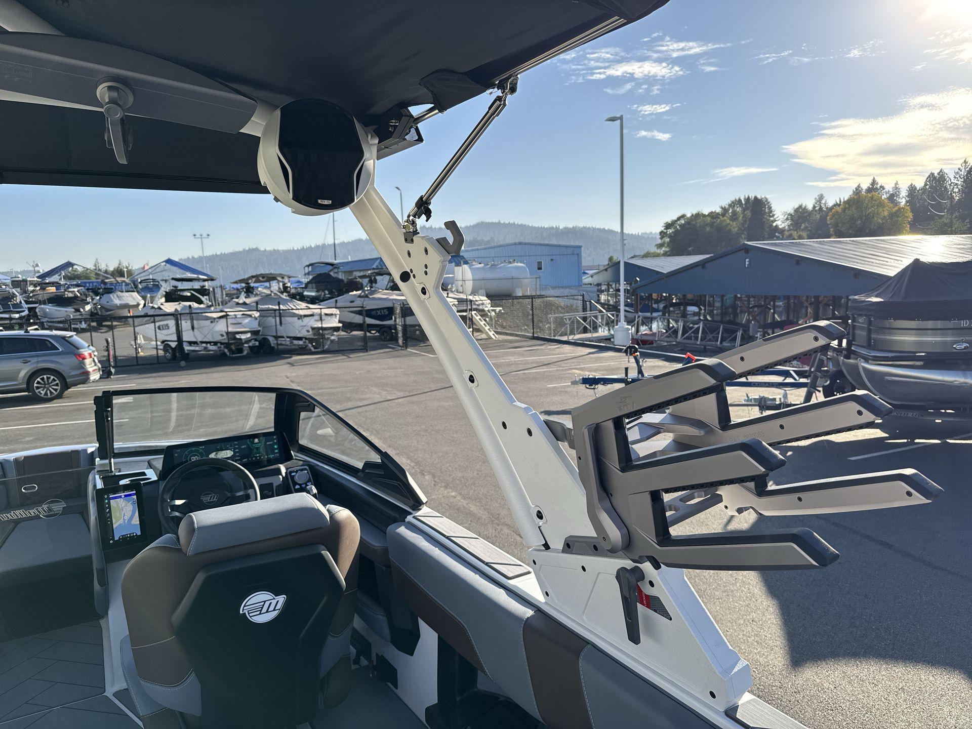 2025 Malibu 26 LSV