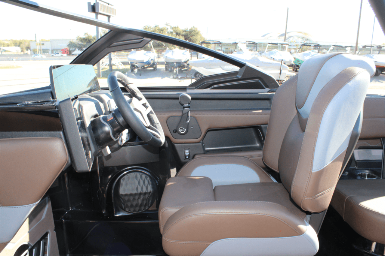 2025 Malibu 23 LSV