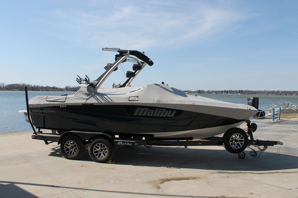 2023 Malibu Boats 21 LX