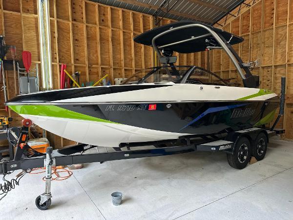2017 Malibu Wakesetter 21 VLX – Low hours