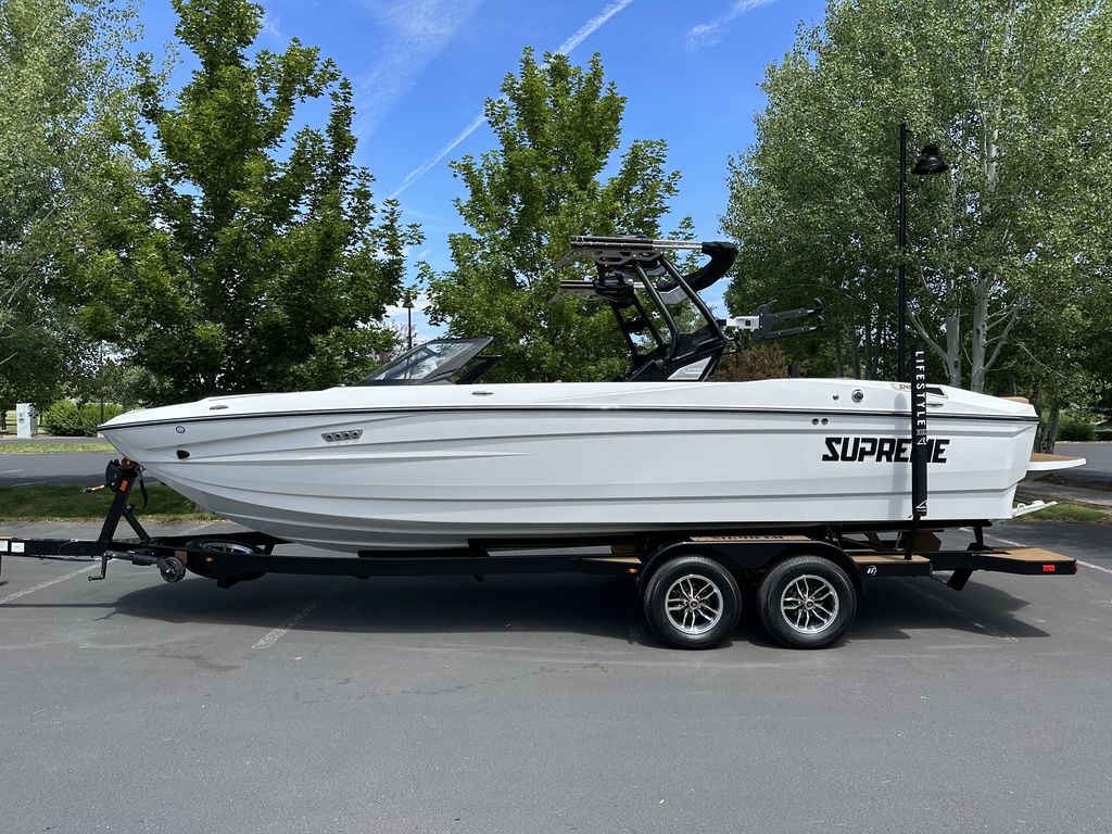 2025 Supreme Boats S240