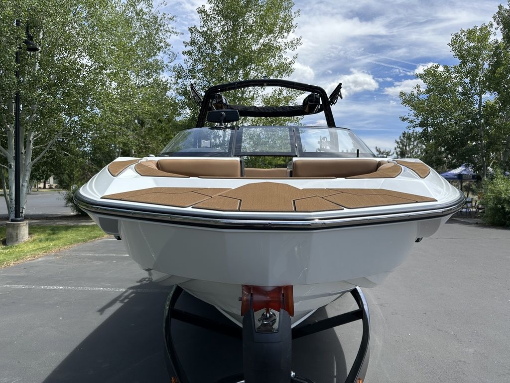 2025 Supreme Boats S240