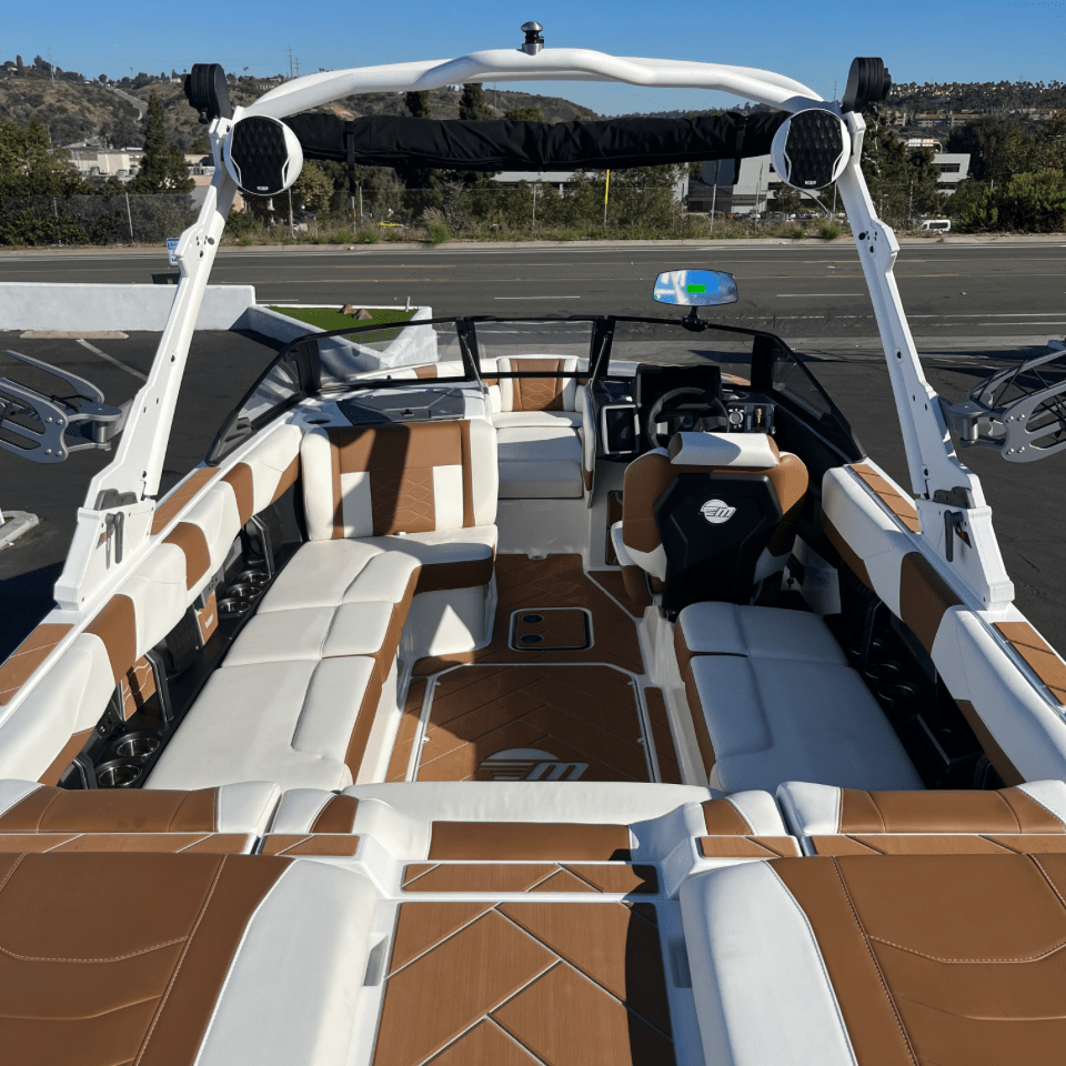 2024 Malibu 23 LSV