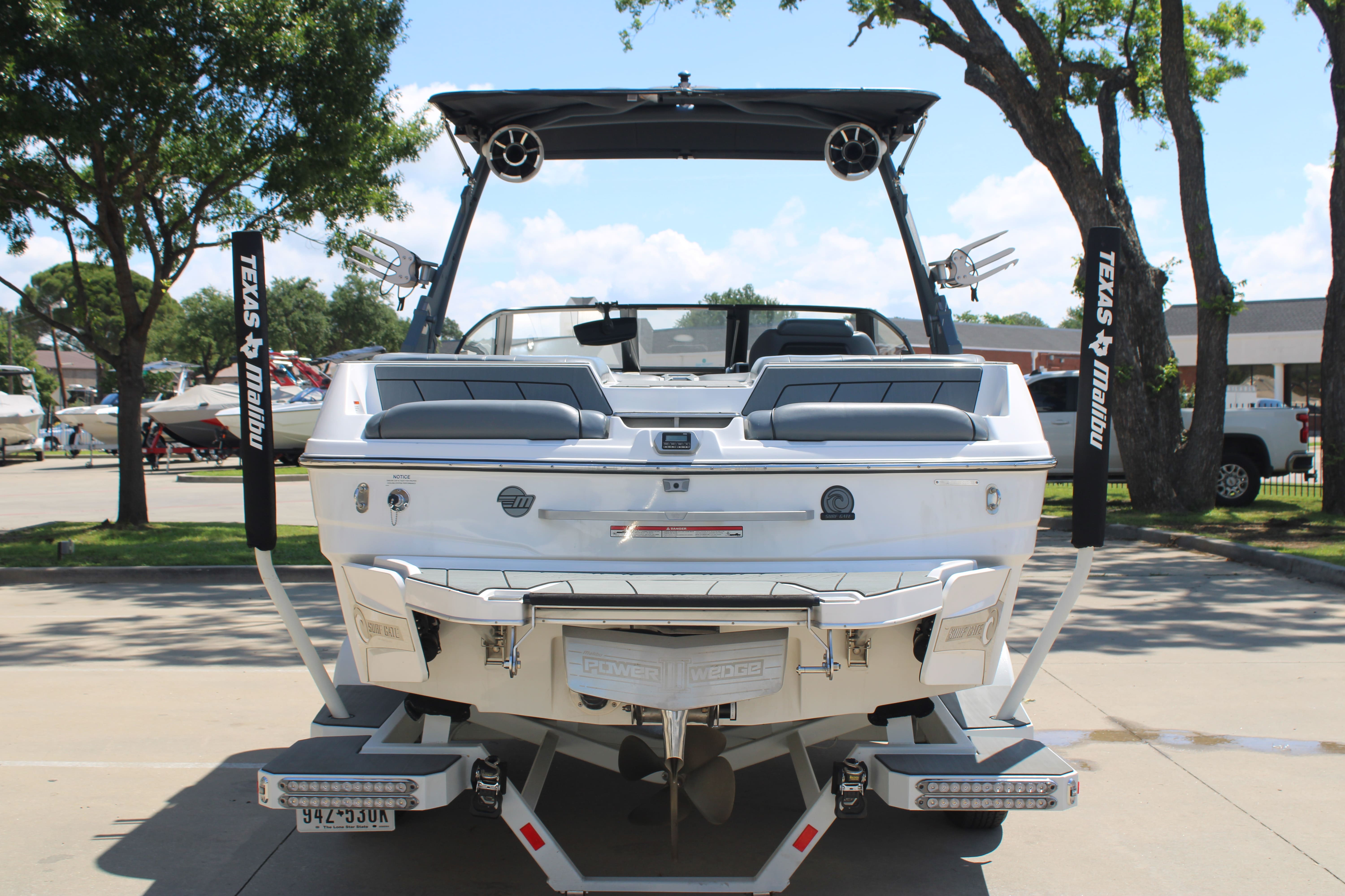 2022 Malibu 23 LSV