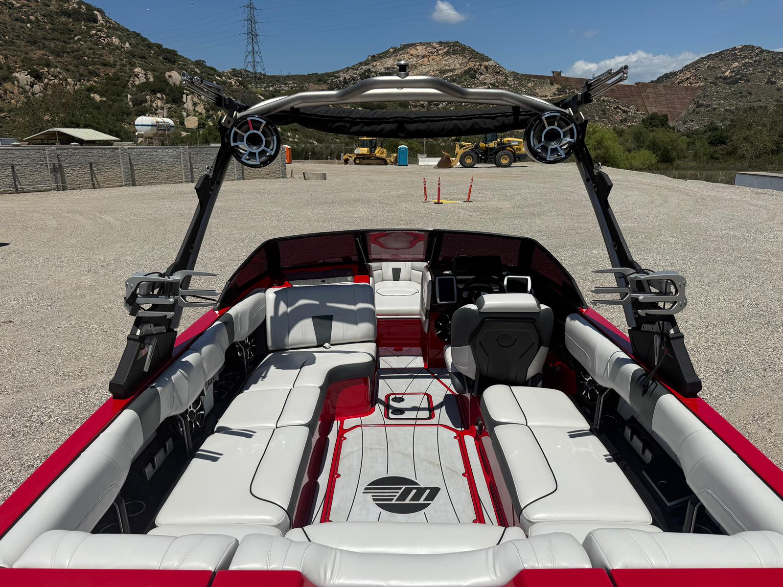 Malibu 23 LSV Wakesetter