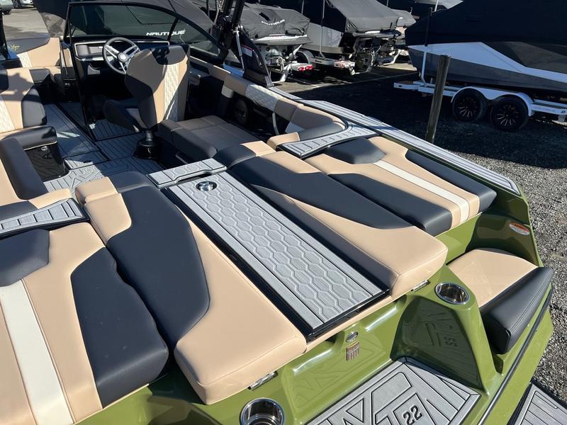 2025 MasterCraft XT22