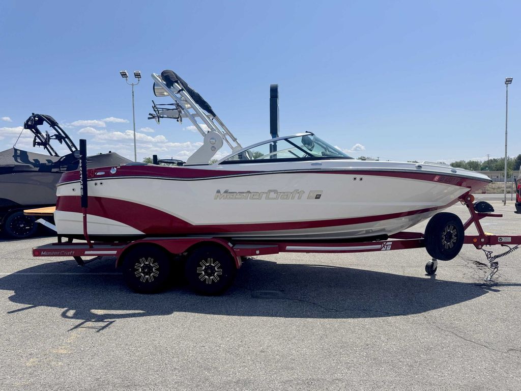2019 MasterCraft XT21