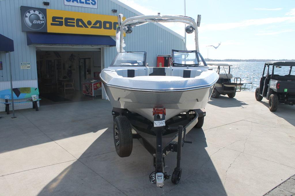 2025 malibu boats 21-LX