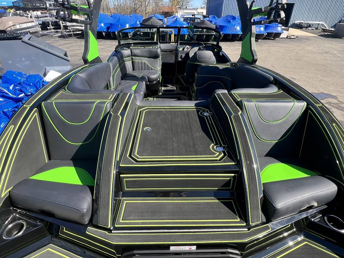 2024 MB Sports B52 25′ Demo