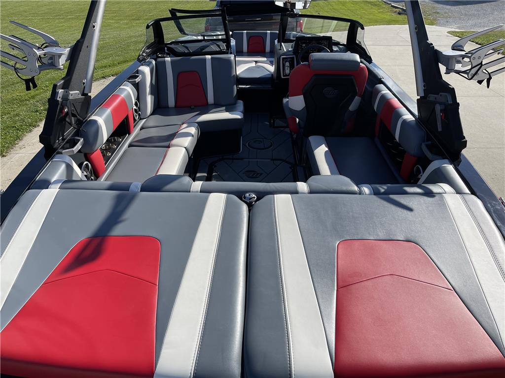 2021 Malibu 21 MLX