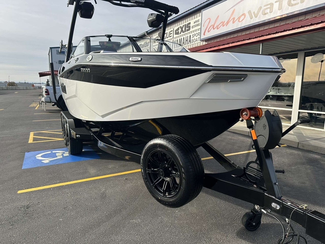 2025 Malibu Boats 25 LSV