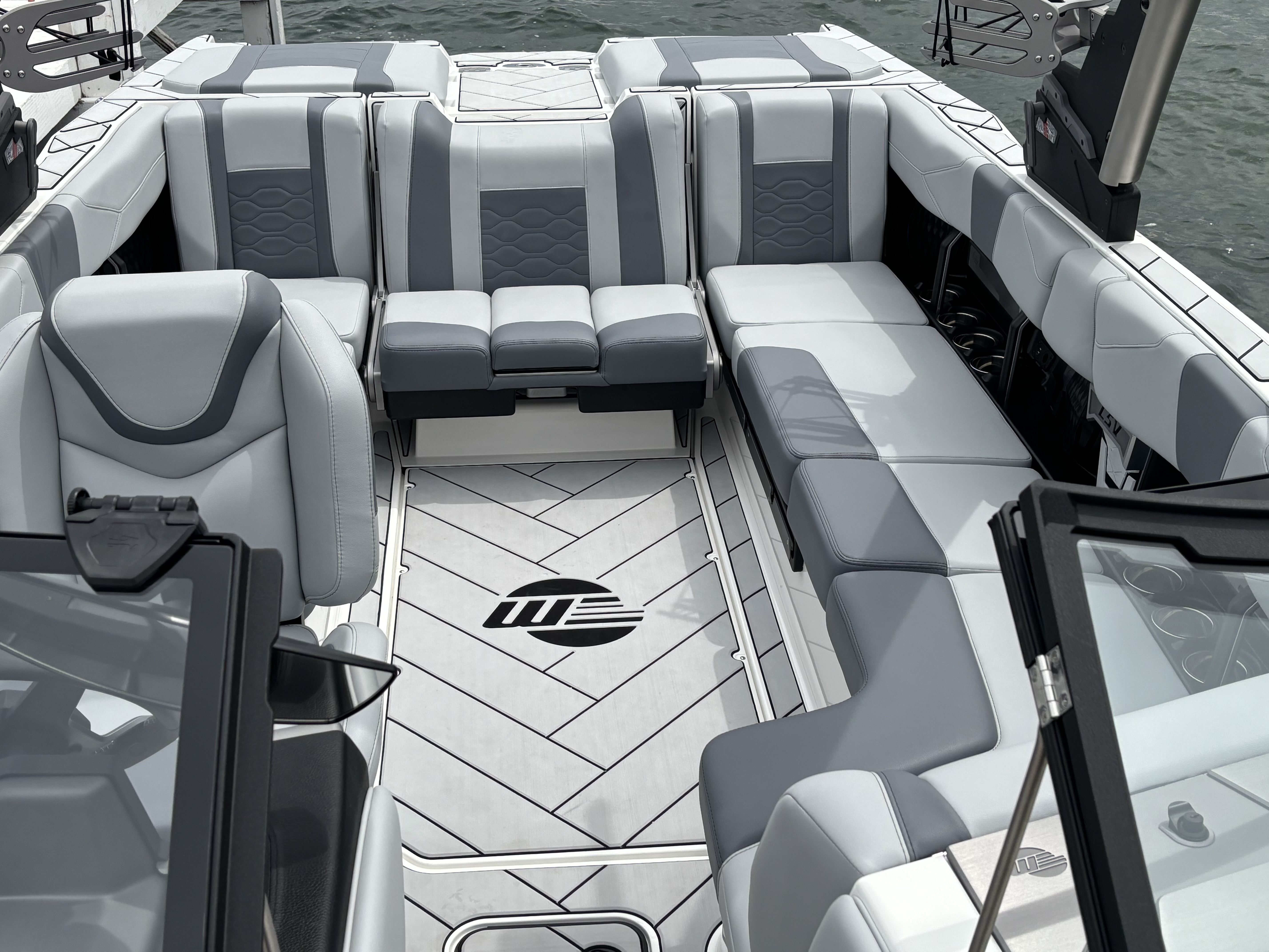 2024 Malibu 23 LSV