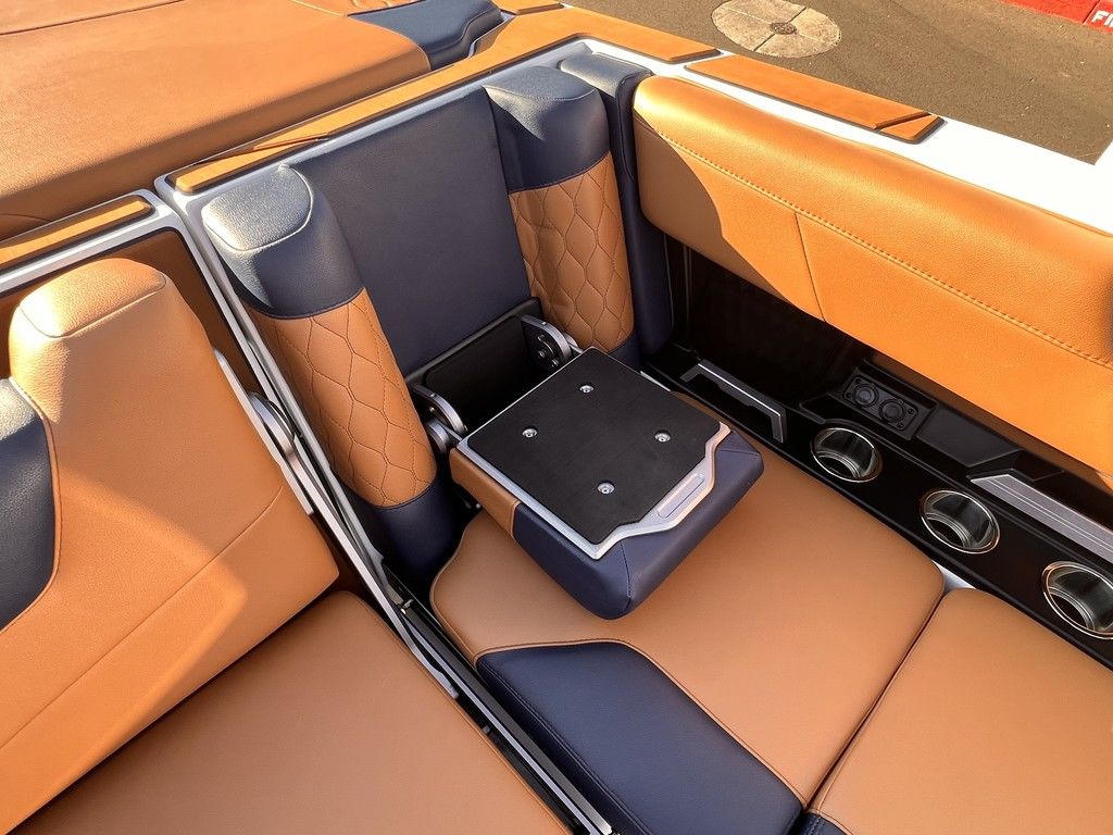 2023 Malibu Boats M220