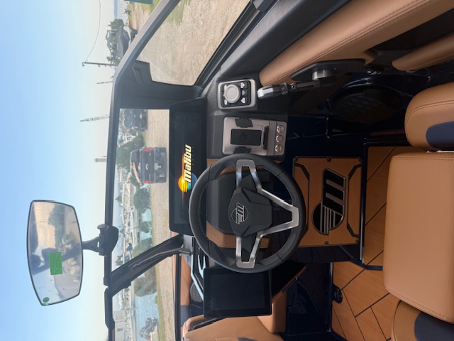 2025 Malibu 23 LSV