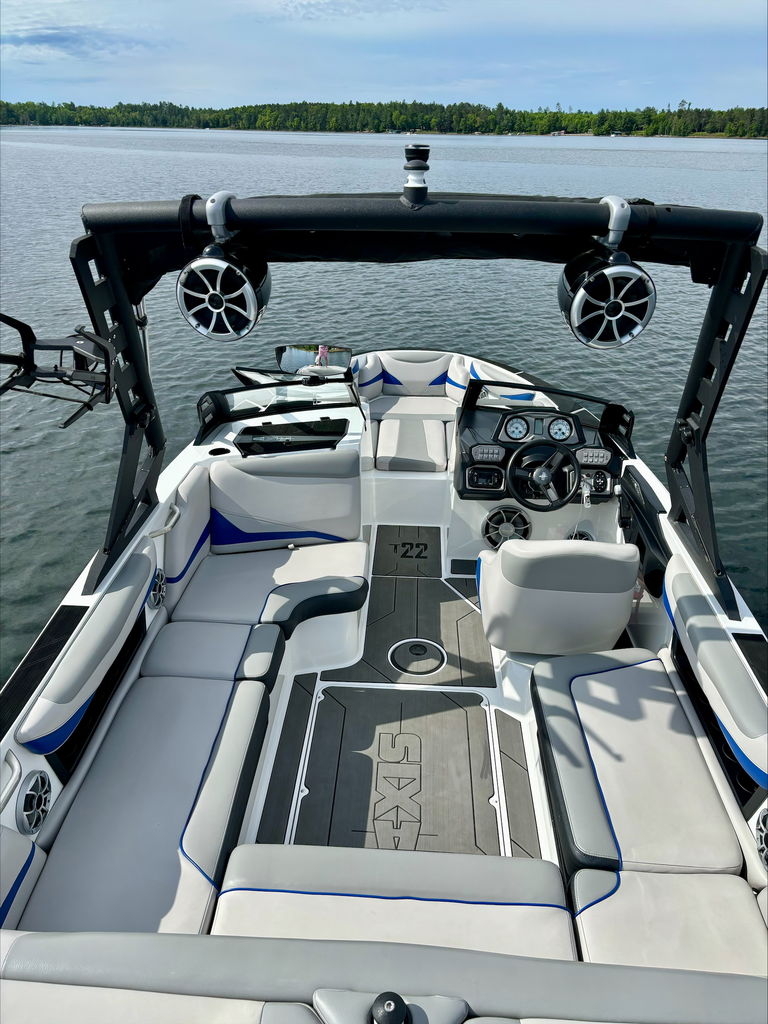2018 Axis Wake Research T22 Icon