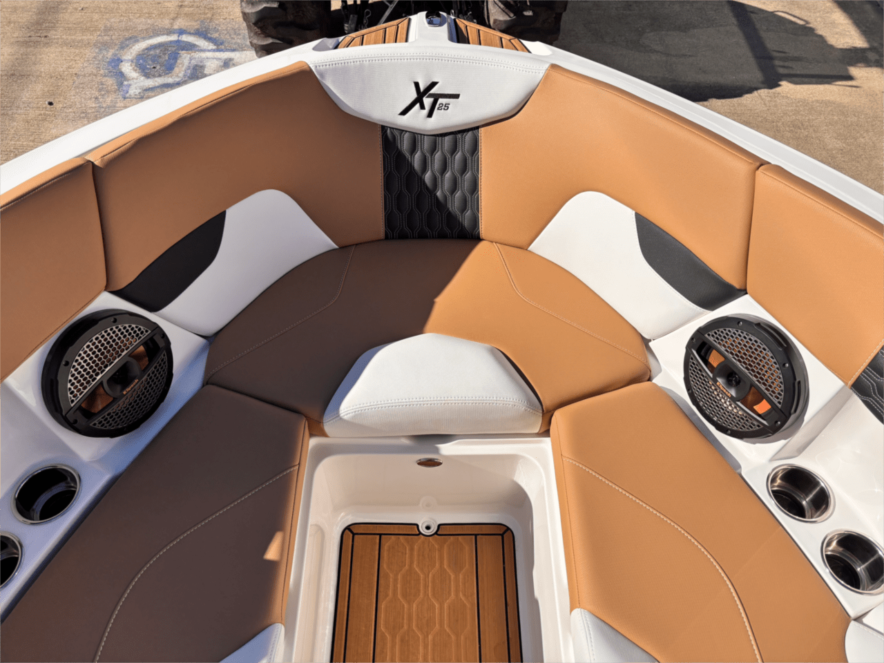 New 2024 MasterCraft XT25