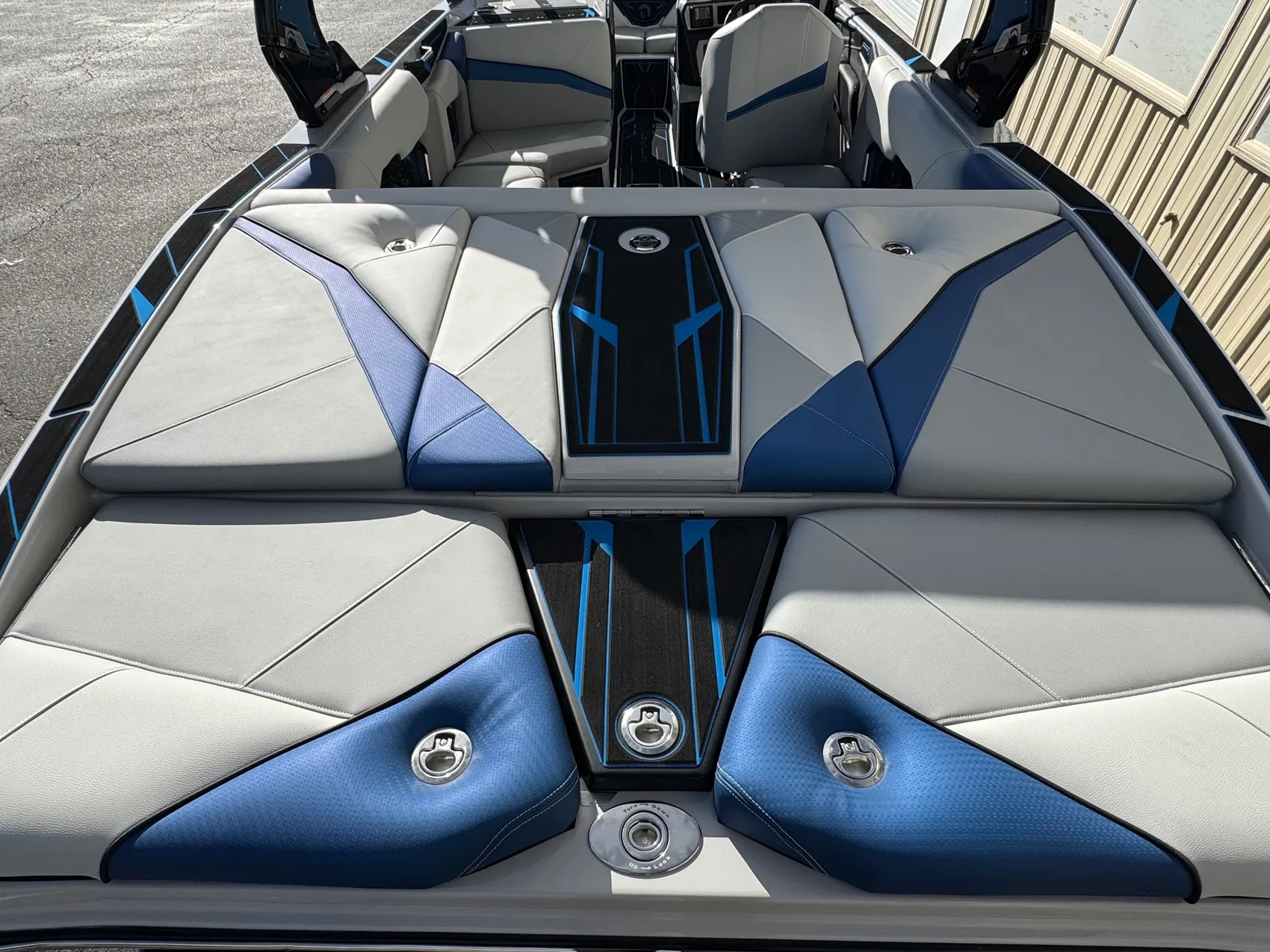 2025 Centurion NV233
