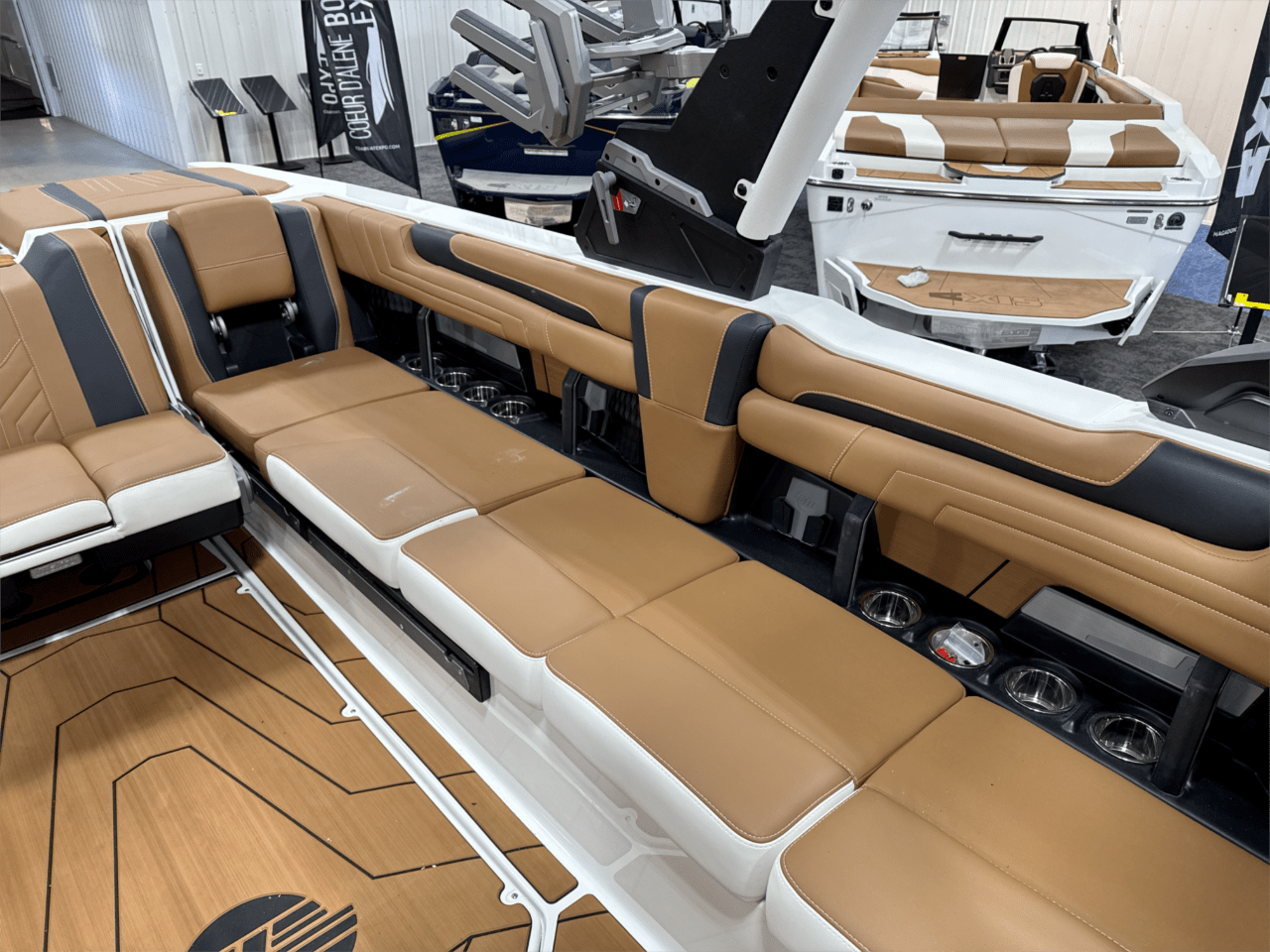 2025 Malibu 25 LSV