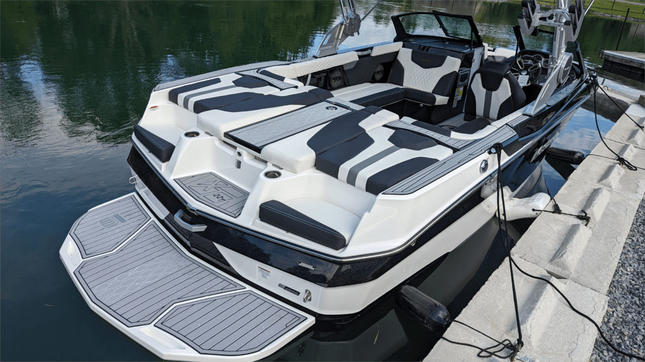 2024 MasterCraft XT22T