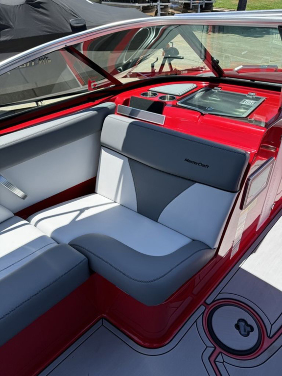 2019 MasterCraft XT22