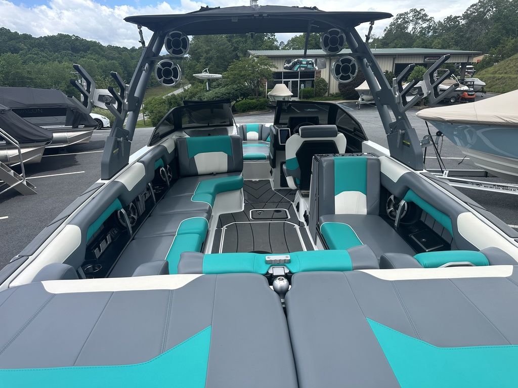 2020 Malibu Boats 25 LSV