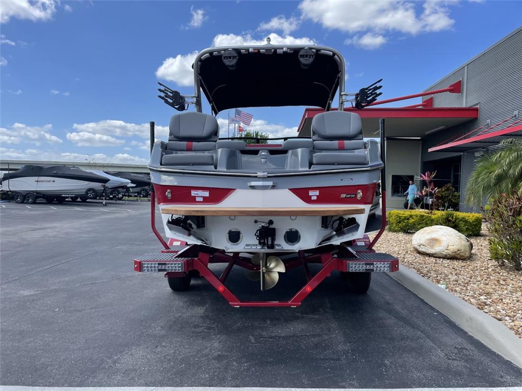 2023 MasterCraft XT20