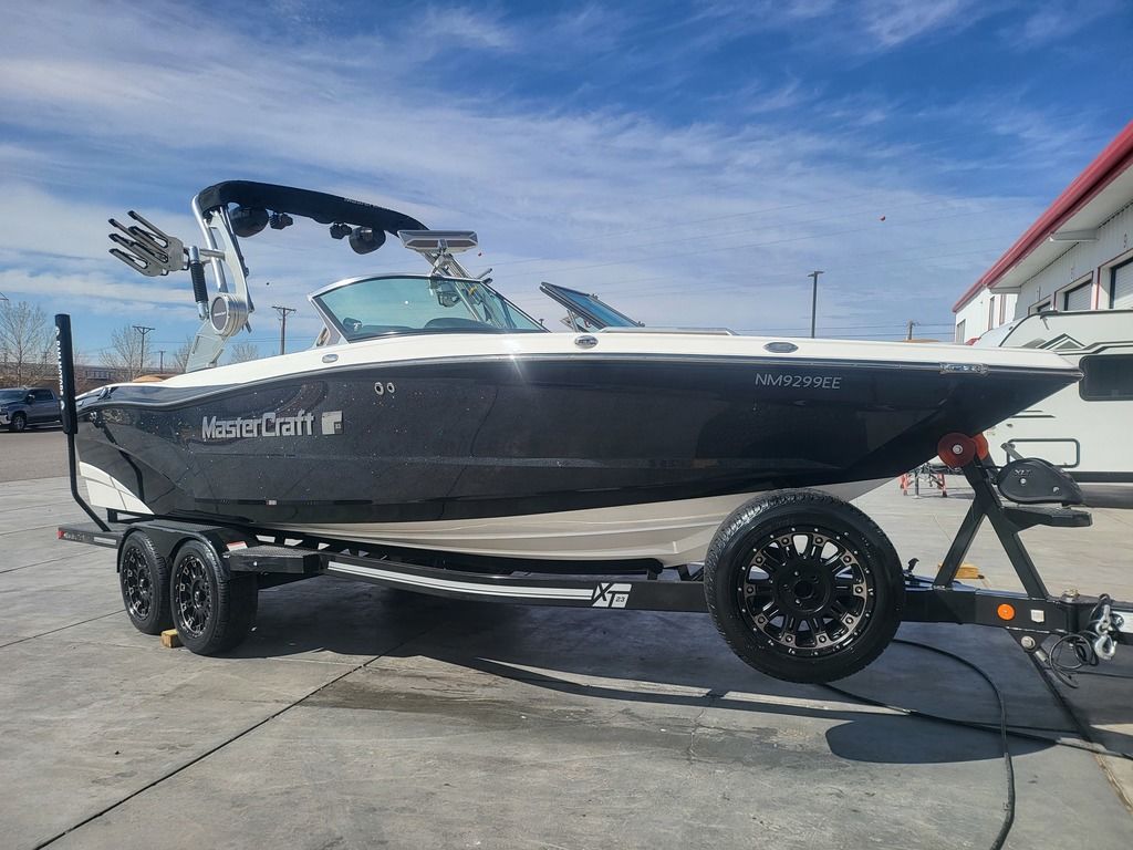2019 MasterCraft XT23