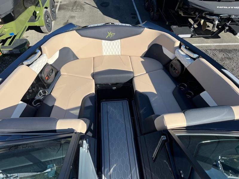 2025 MasterCraft XT22