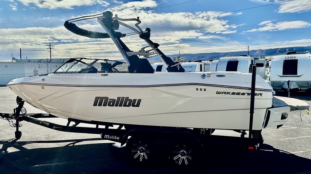 2024 Malibu Boats 23 LSV