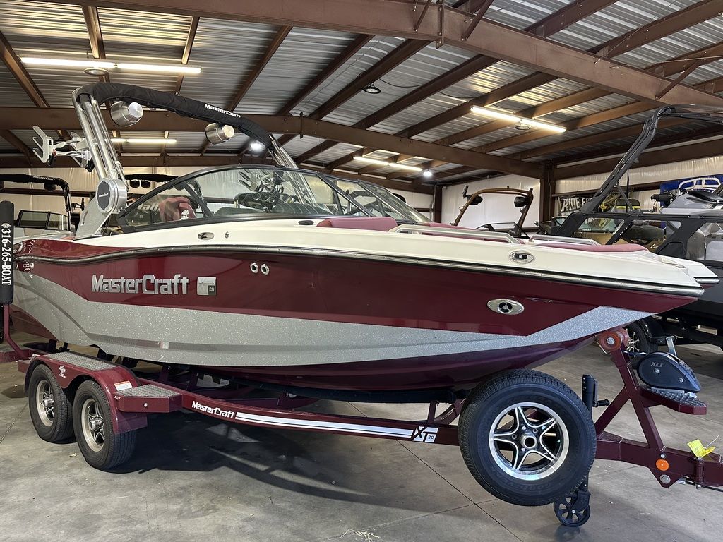 2022 MasterCraft XT20