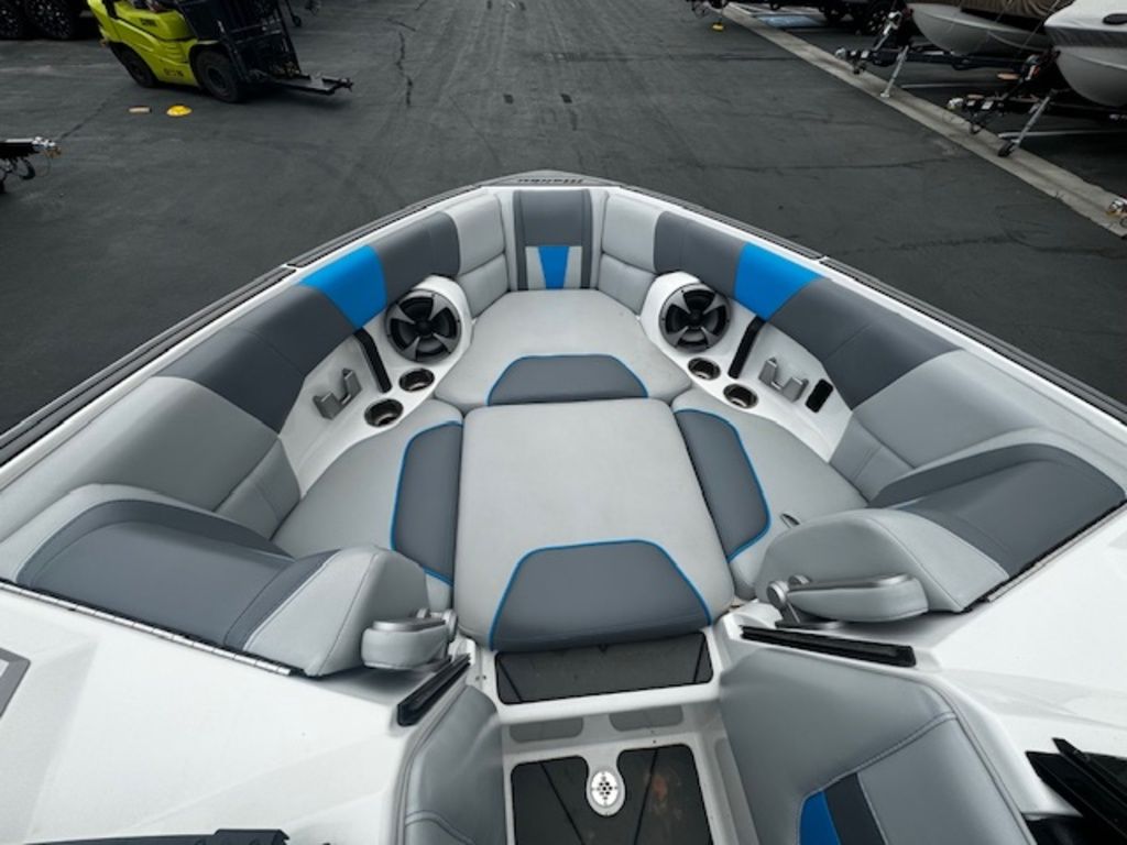 2021 Malibu Boats 23 LSV