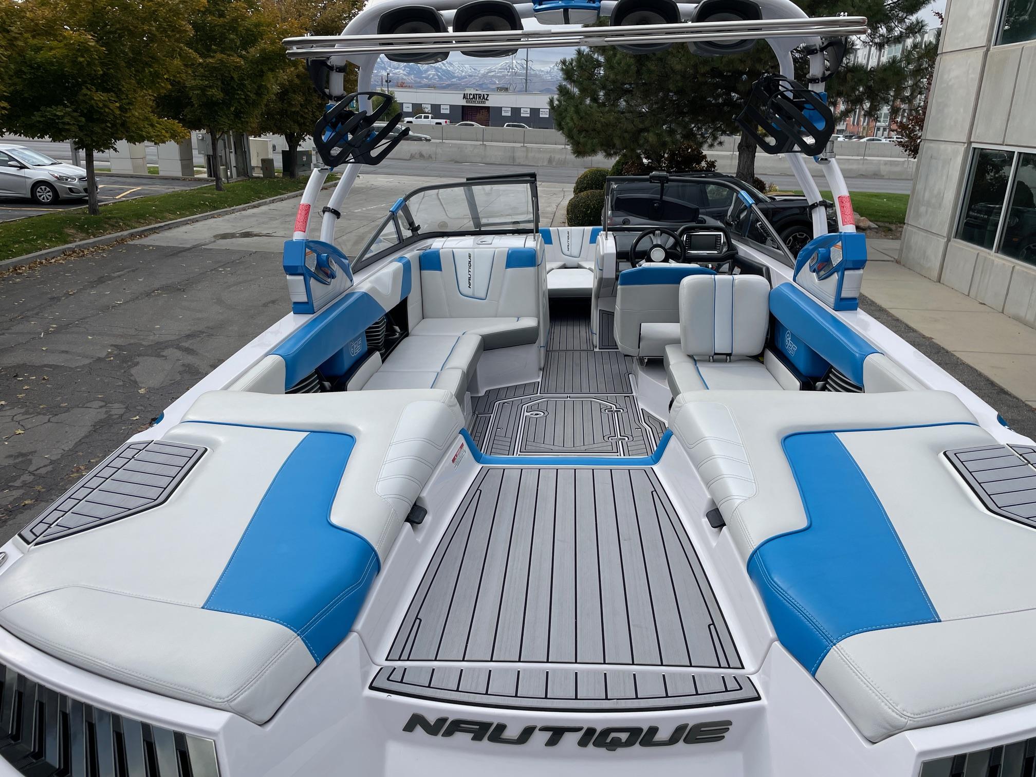 2015 NAUTIQUE G25 W/XR7 550HP SUPERCHARGED POWER PLANT