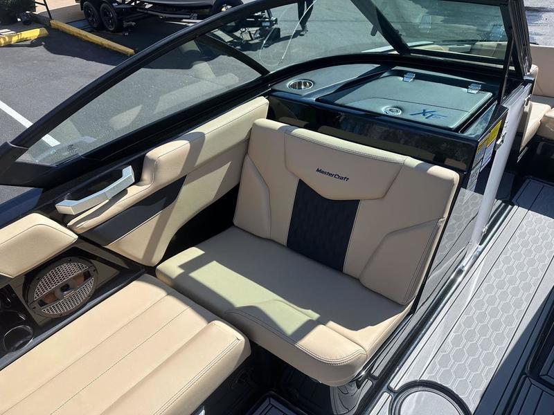 New 2024 MasterCraft XT20