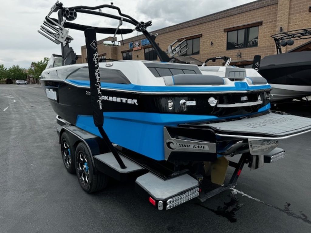 2021 Malibu Boats 23 LSV Icon