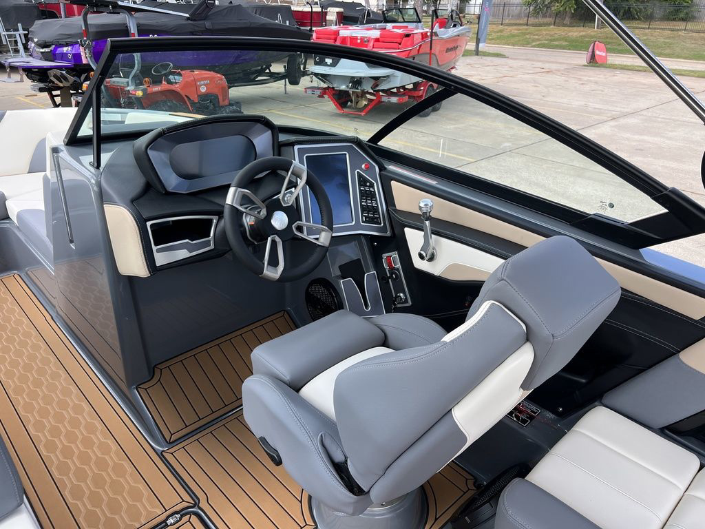 2024 MasterCraft XT22