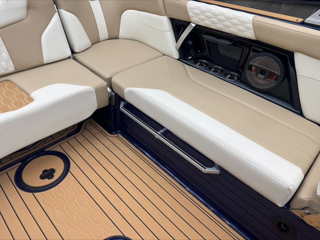 2025 MasterCraft XT24