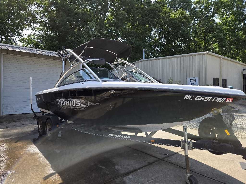 2004 MOOMBA Mobius XLV