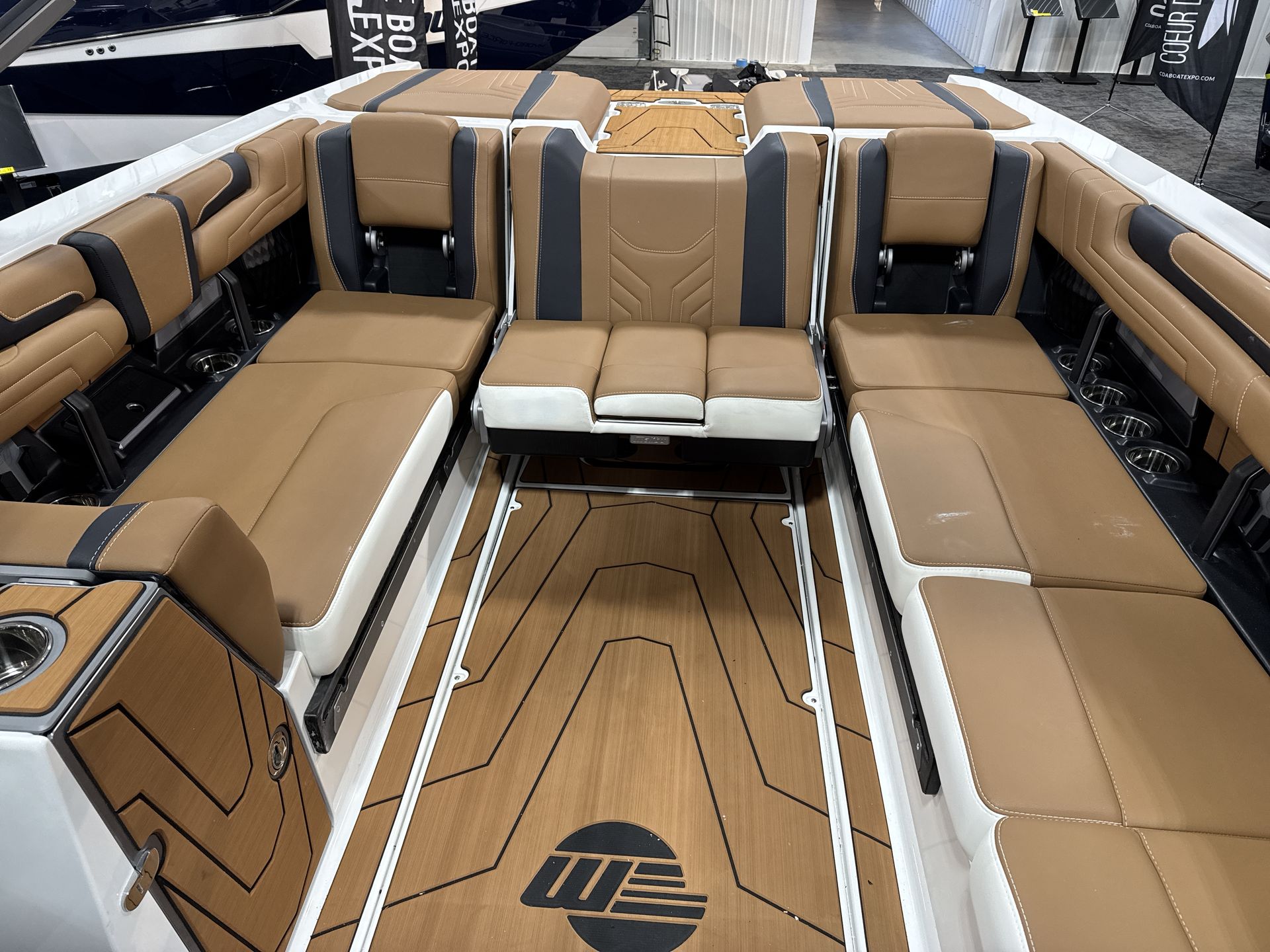 2025 Malibu 25 LSV