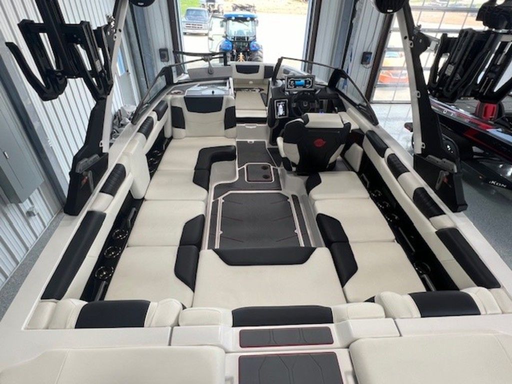 2024 Malibu Boats M220
