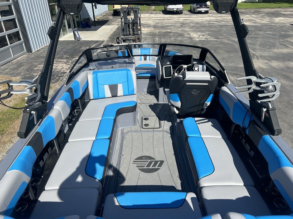 2022 Malibu Boats 23 LSV