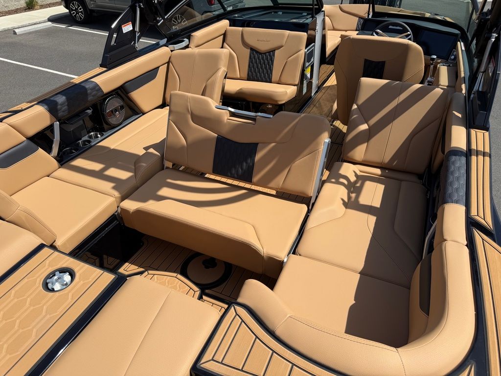 2025 MasterCraft XT24