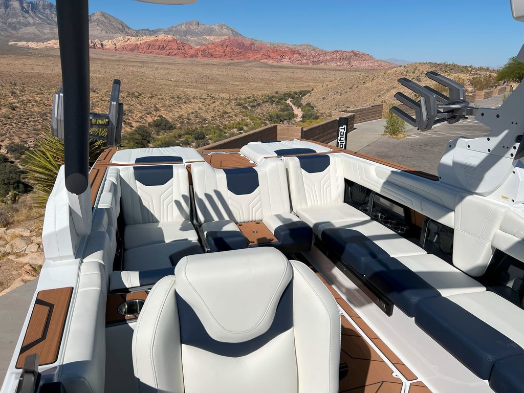 2025 Malibu Boats 25 LSV