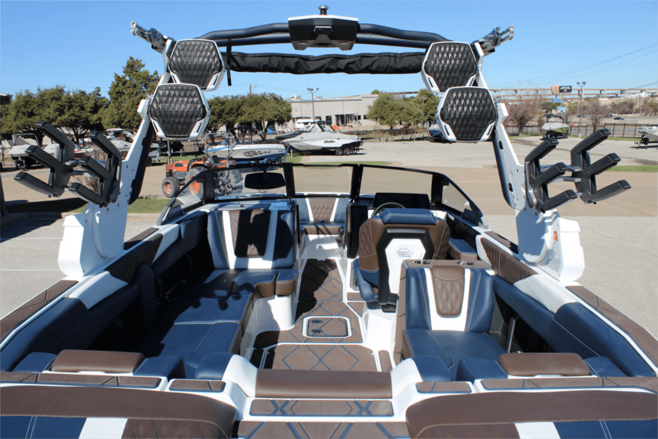 2025 Malibu M242