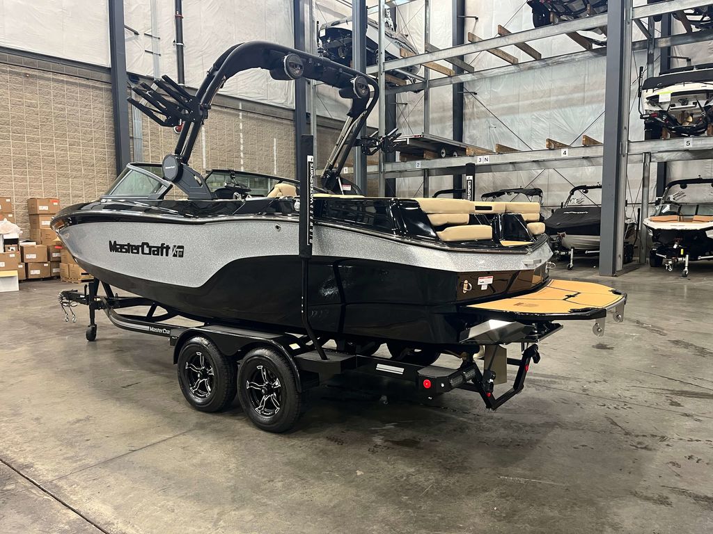 2024 MasterCraft XT22