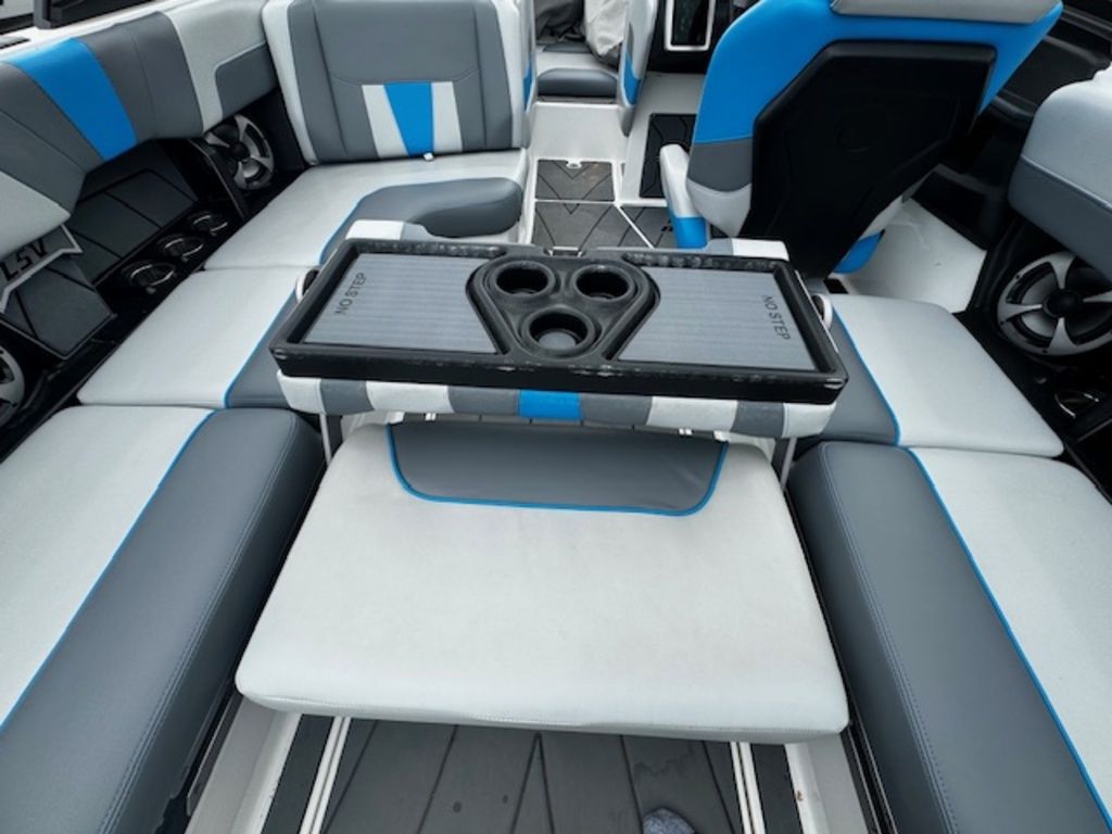 2021 Malibu Boats 23 LSV