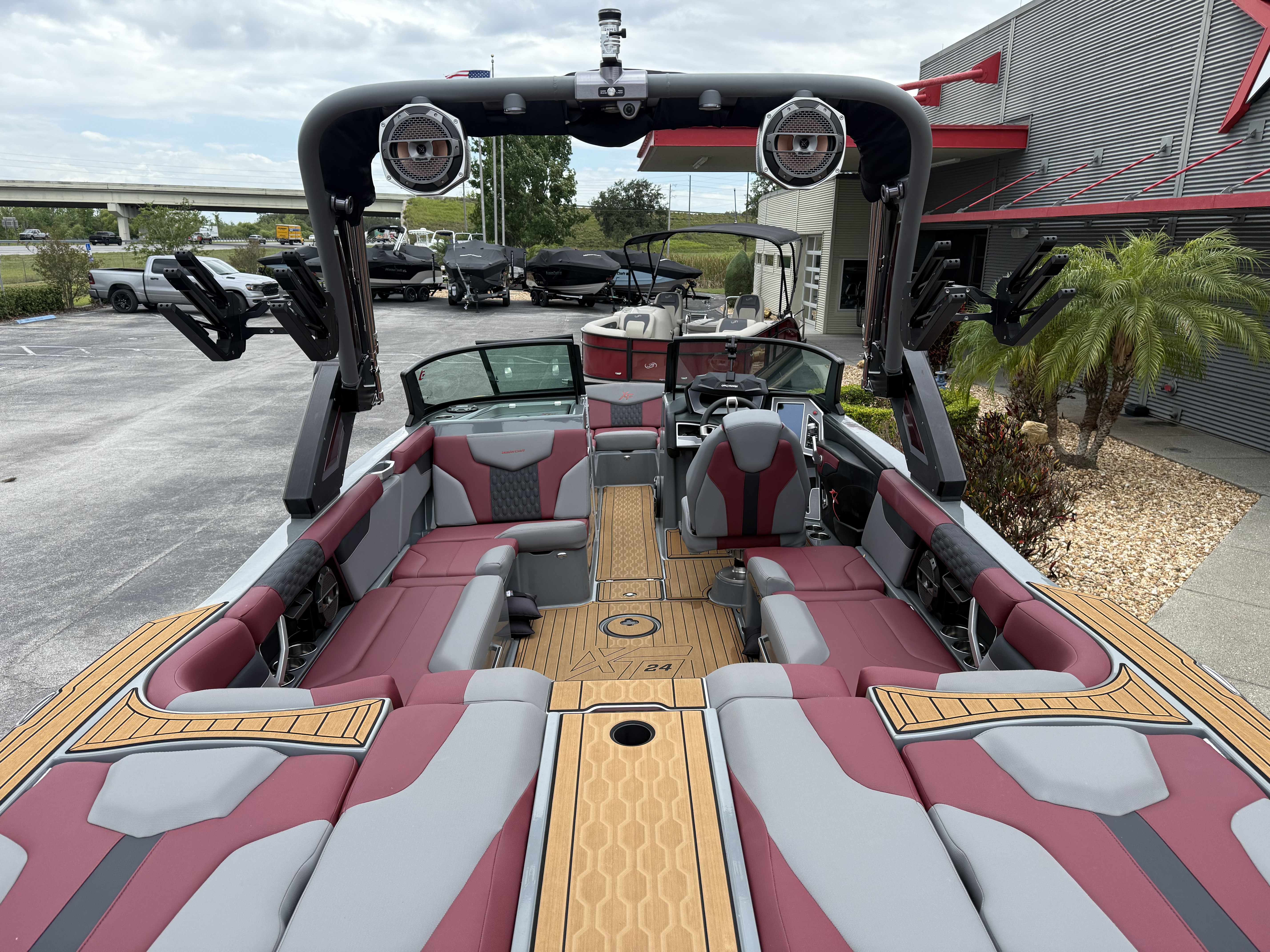 2022 MasterCraft XT24