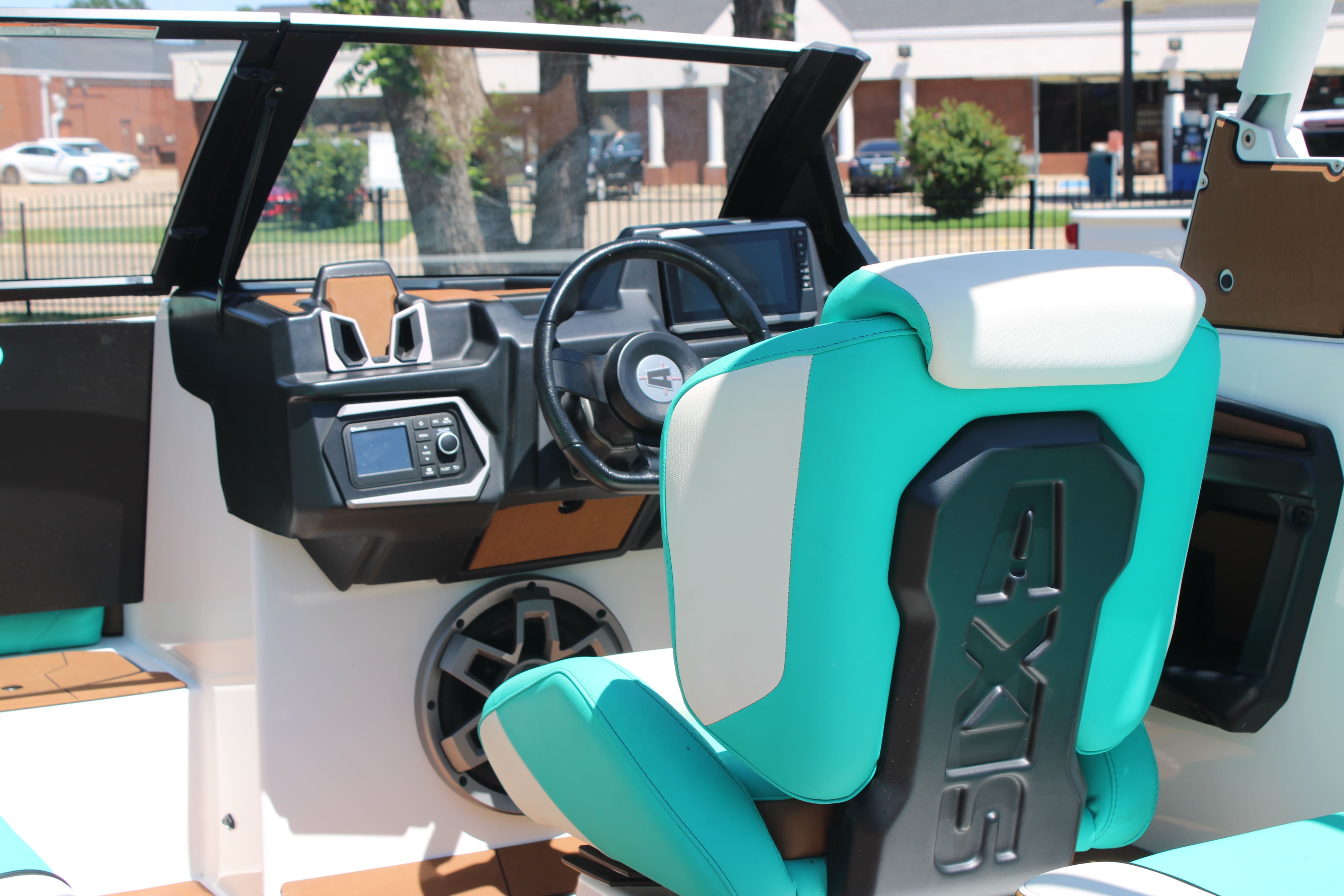 2023 Axis T250