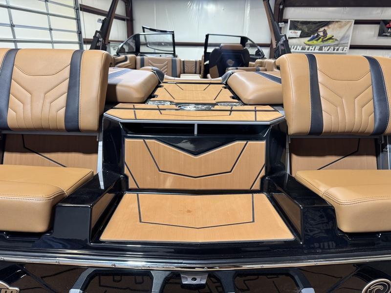 2025 Malibu 25 LSV